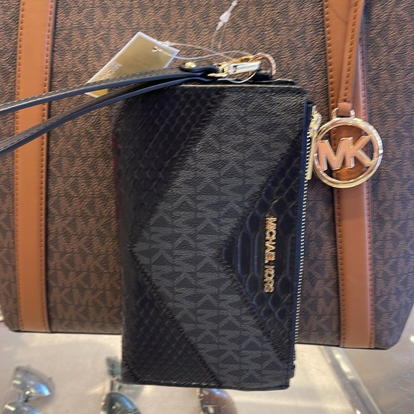 MICHAEL KORS JST LG DOUBLE ZIP WRISTLET WALLET PHONE HOLDER 
BLACK MULTI 
NWT - Picture 2 of 16